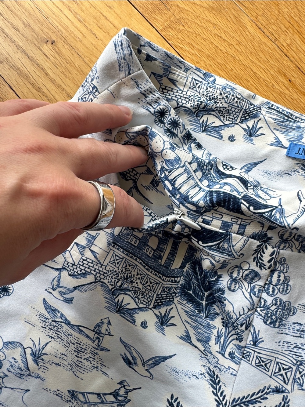 J. McLaughlin White & Blue Printed Jeans - Picture 5 of 6